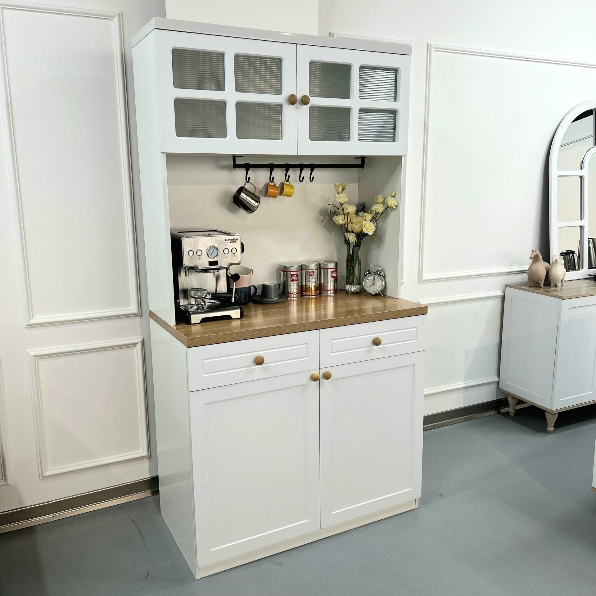 کافی بار نئوکلاسک لئو 