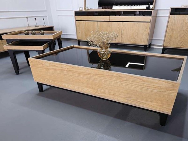 میز جلومبلی اسکارلت