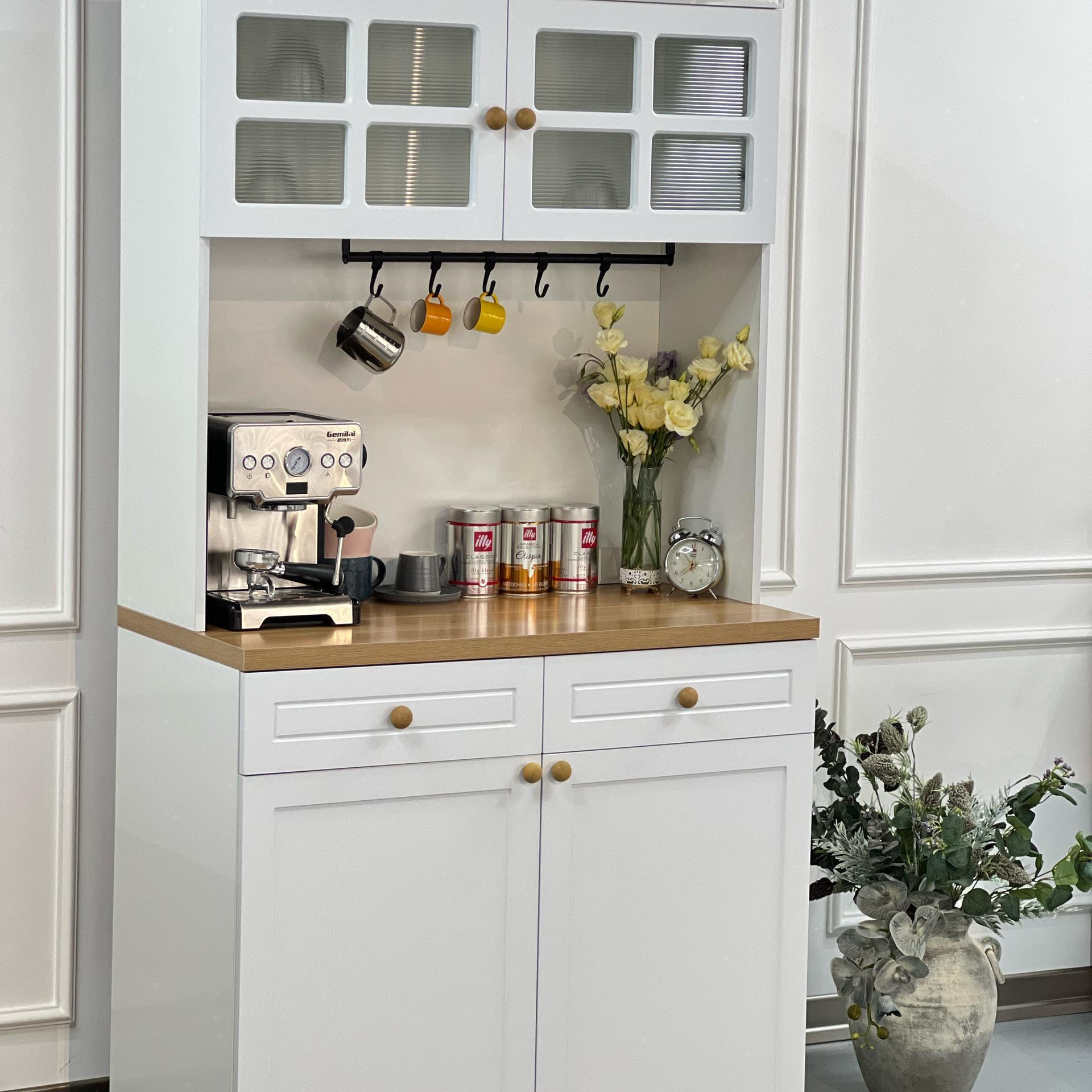 کافی بار نئوکلاسیک لئو